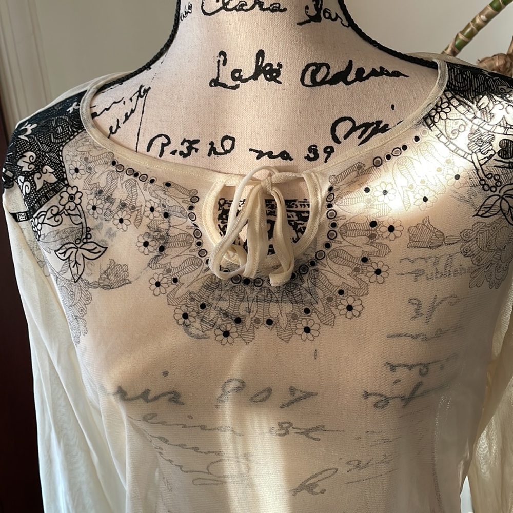 Blouse - Picture 2 of 3